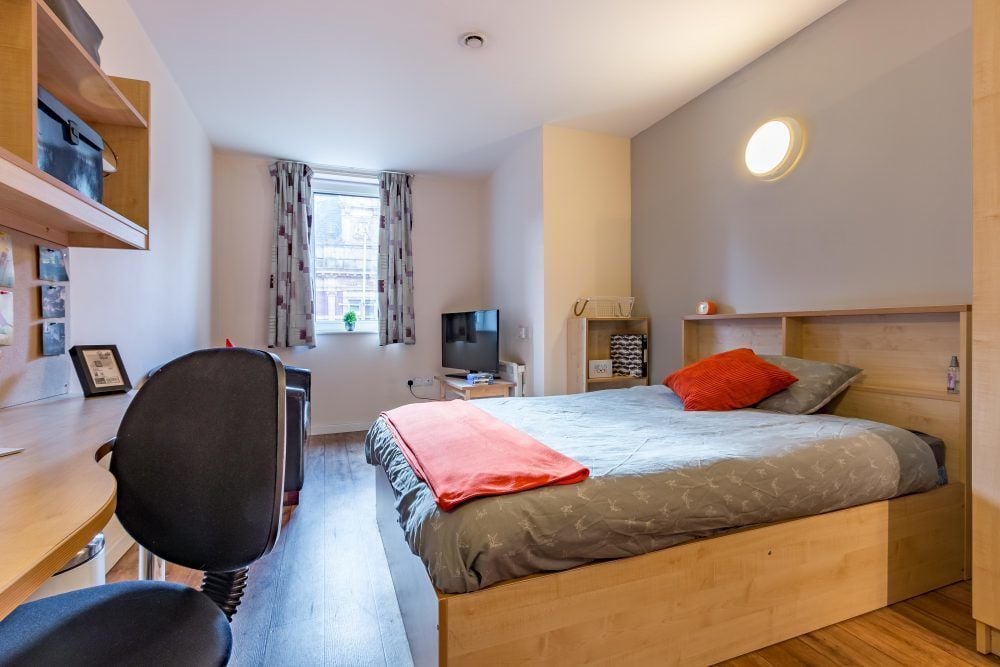 Classic 5 Bed Ensuite Accessible - room